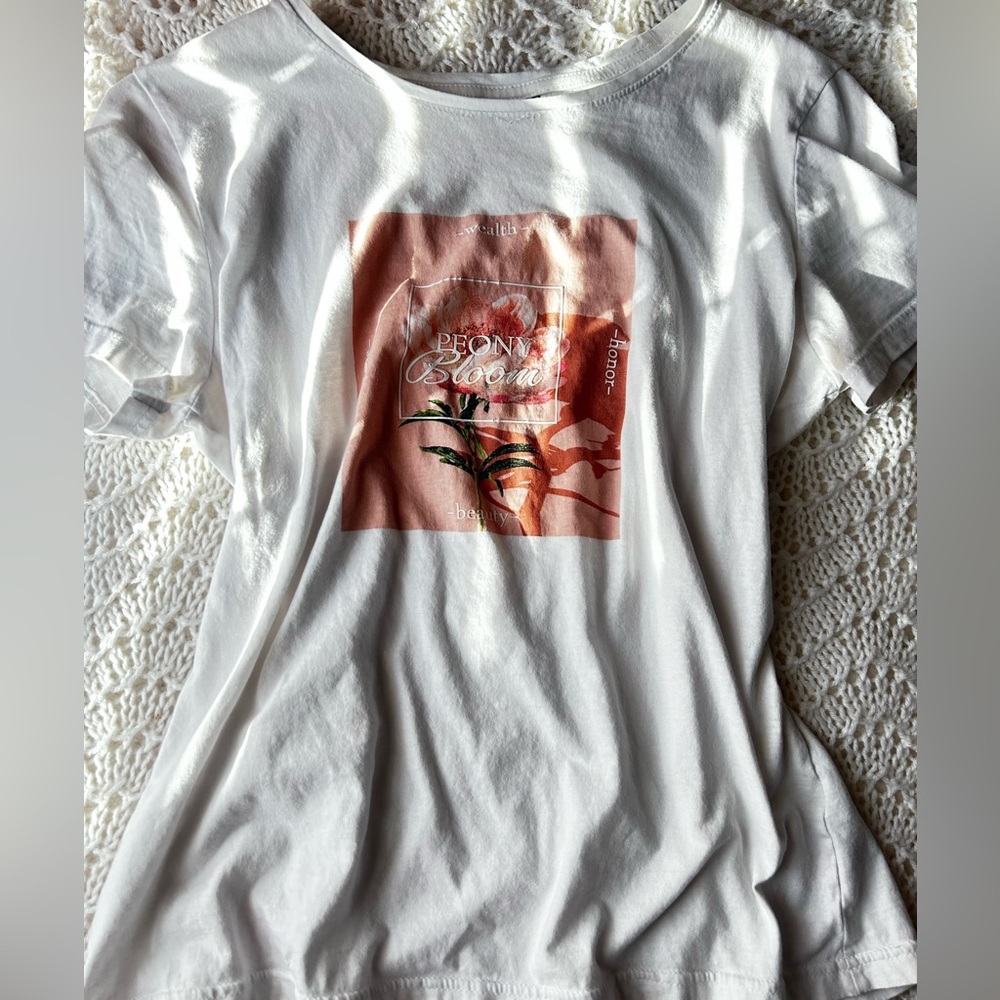 • adorable baggy tee